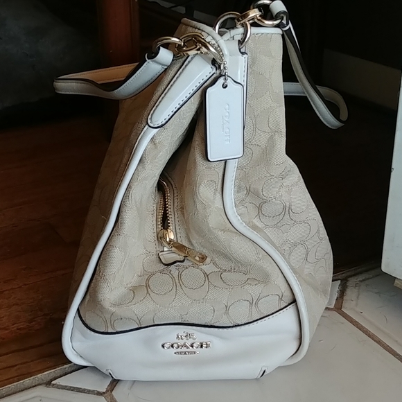 Purse - Picture 2 of 4